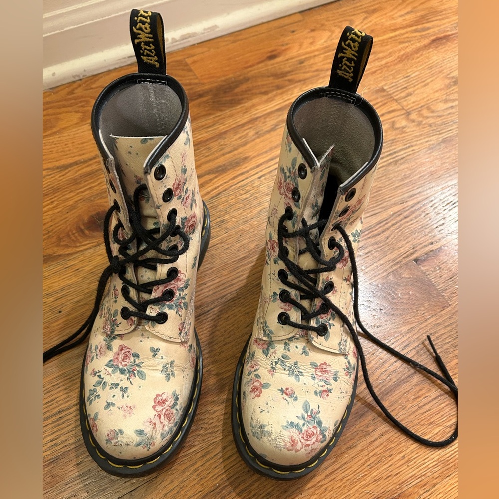 Rare Dr. Martens 1460 Vintage Rose Cream Floral Boots Women’s Size 7